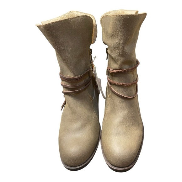 NEW! Aqua Stop Repels Moisture Retains Heat. Heeled Boots with Wrap Detail - Picture 3 of 11